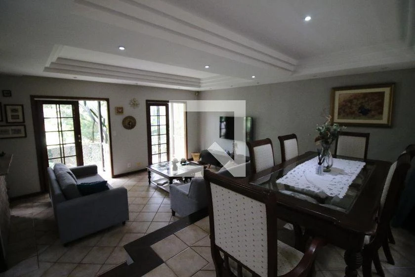 Casa de 700 m² con bañera y vestidor — photo 31
