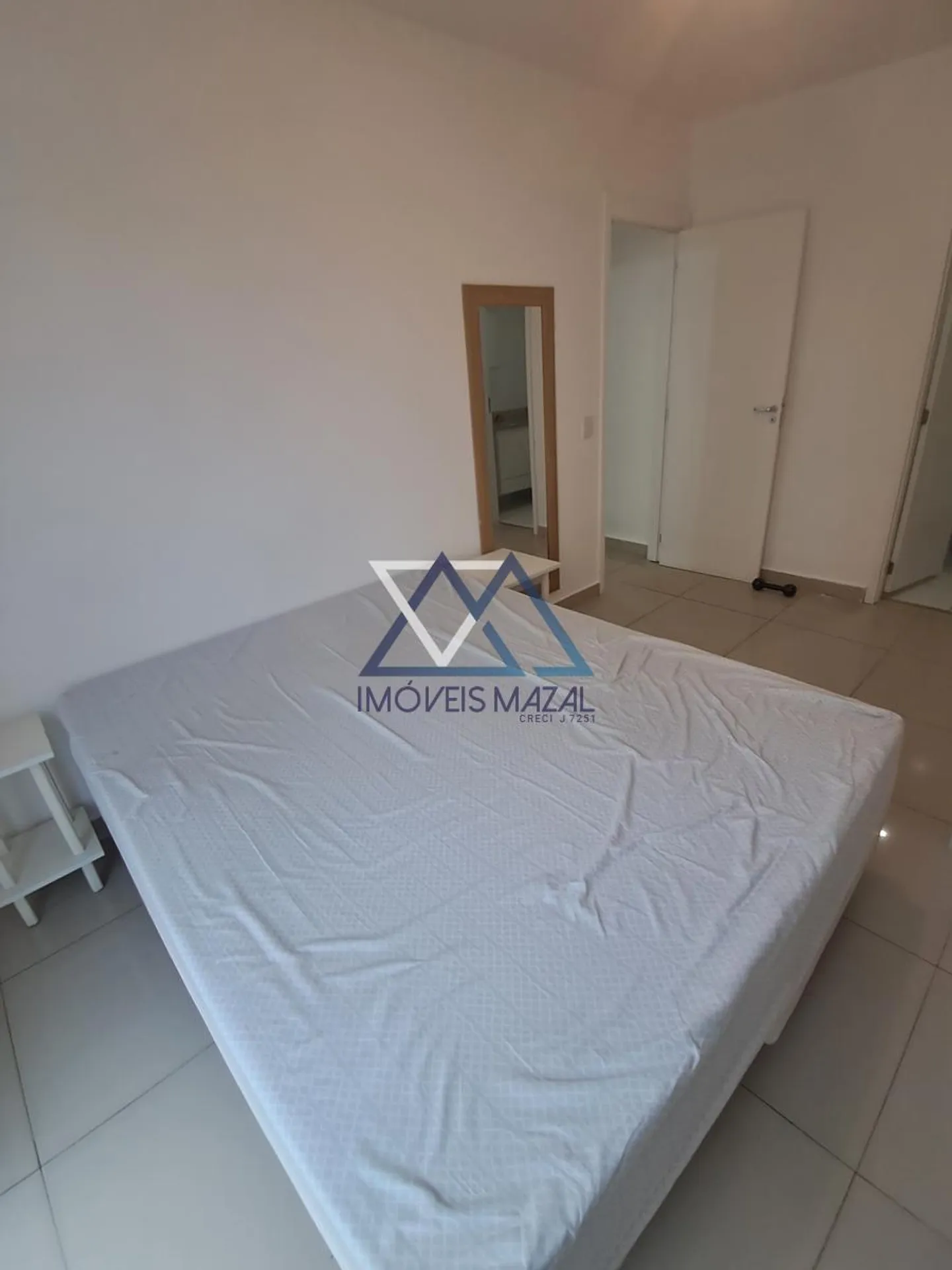 Квартира 70 м² с застеклённым балконом и камином — photo 45