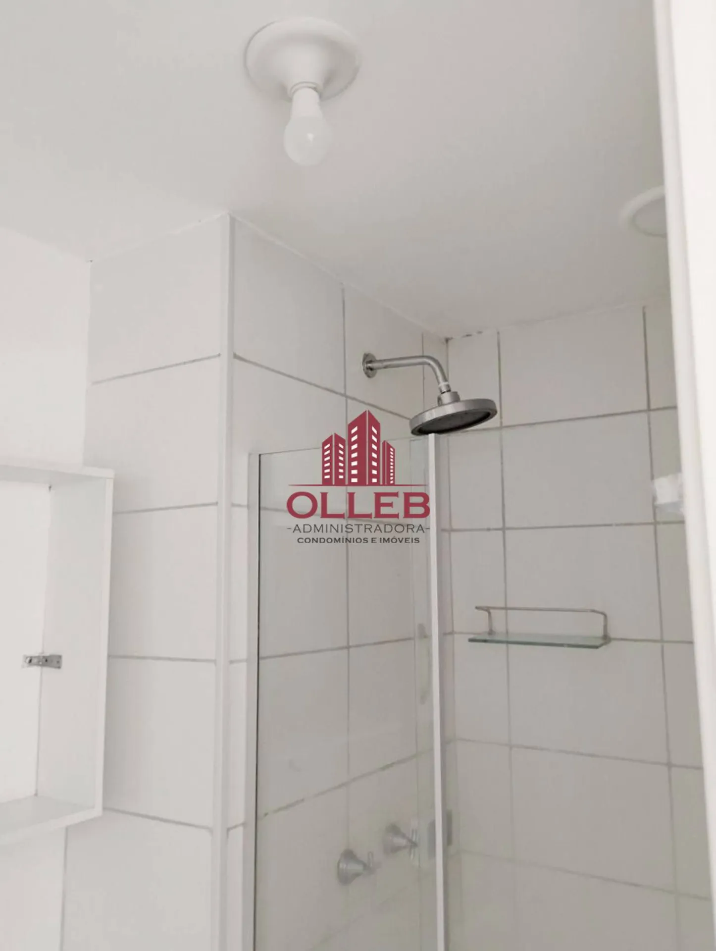 Apartamento de 2 quartos em condomínio com piscina