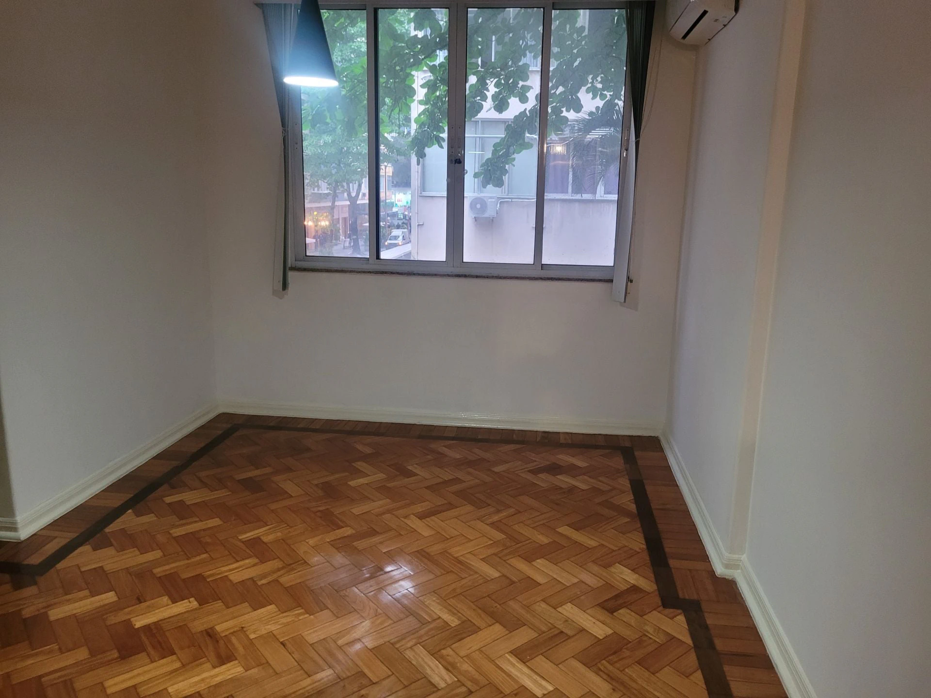 Furnished apartment, 120 m², with wood or laminate floors — photo 20