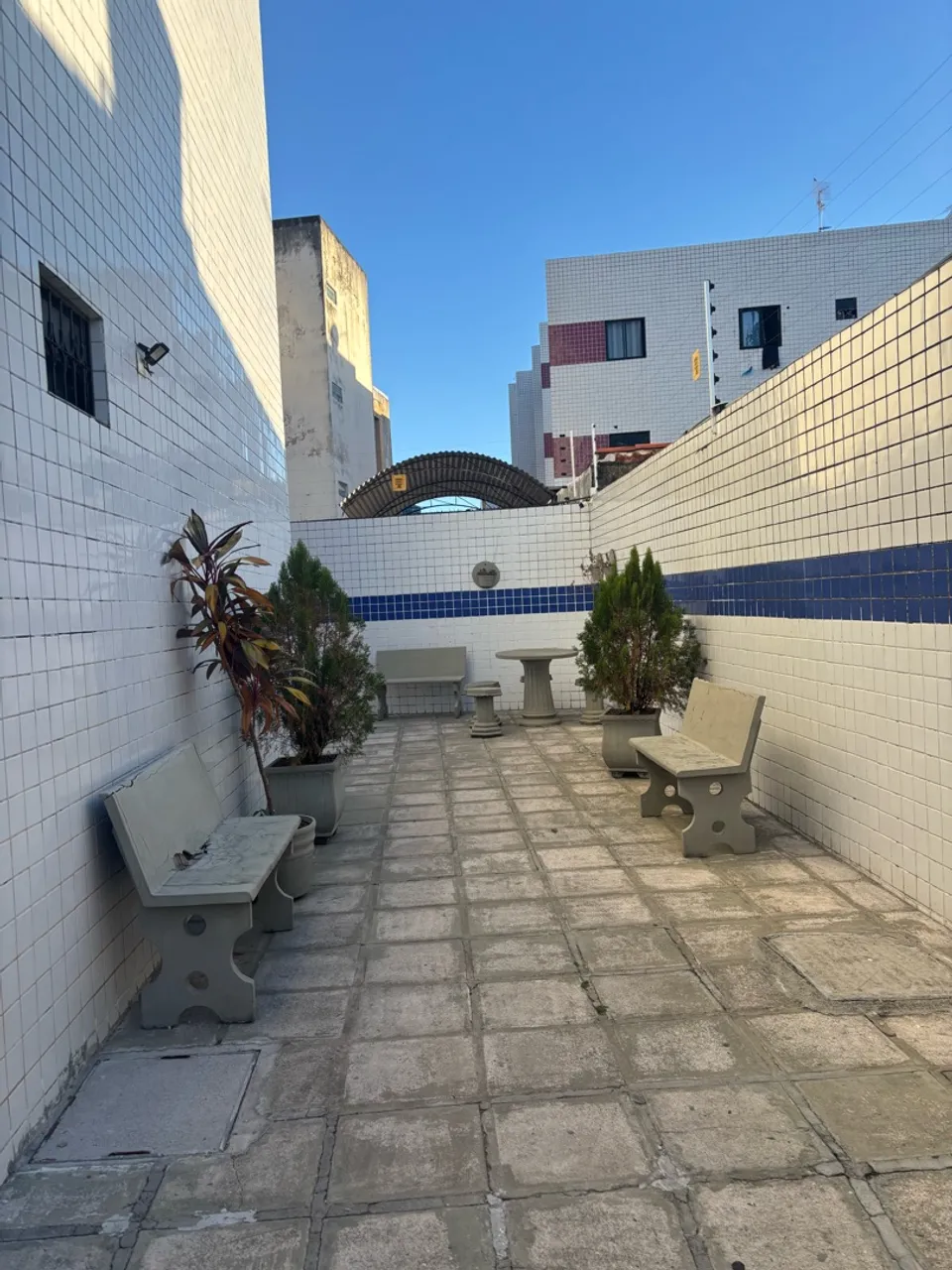 3-bedroom apartment in a building with a pool — photo 12