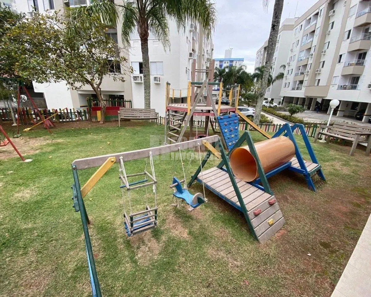 2-bedroom apartment in a building with a gym — photo 9