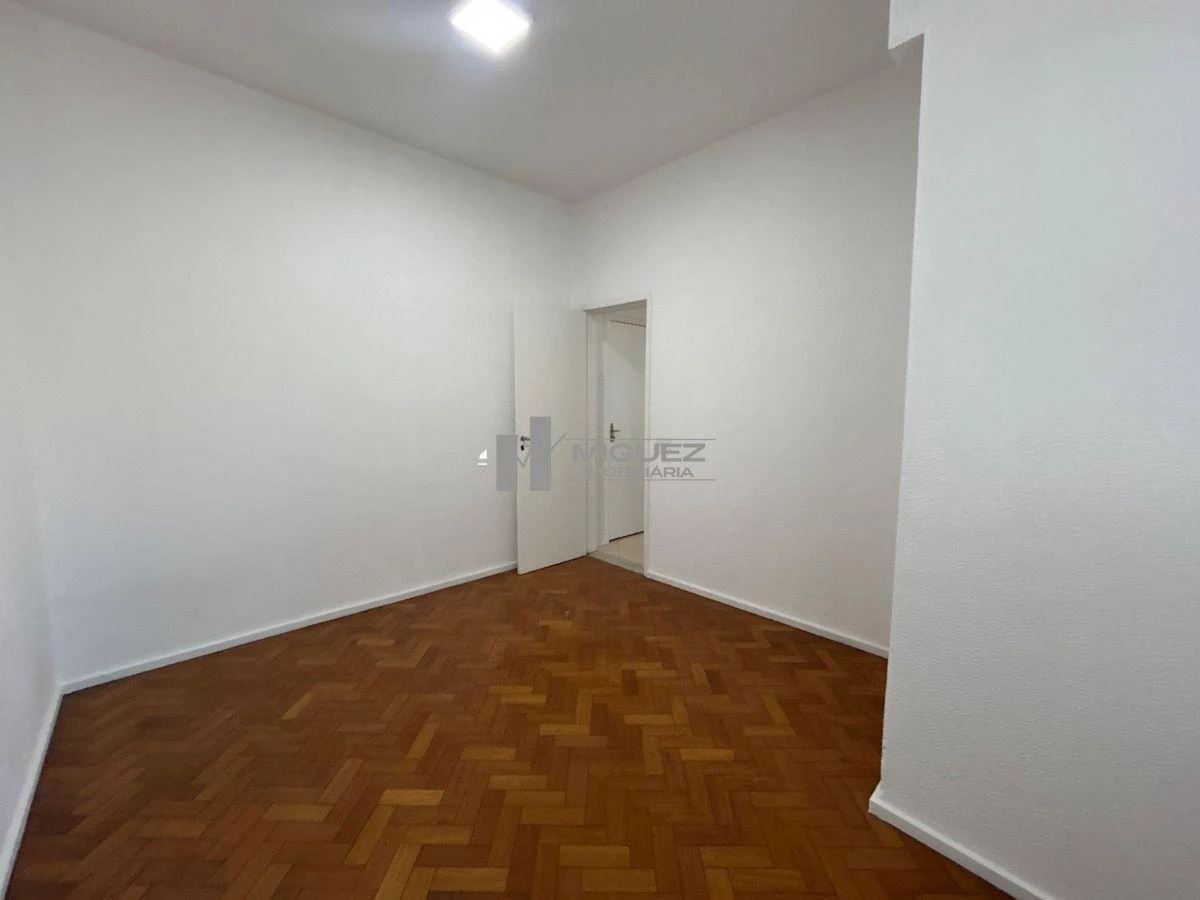 3-bedroom, 3-bath apartment with 1 parking space — photo 32