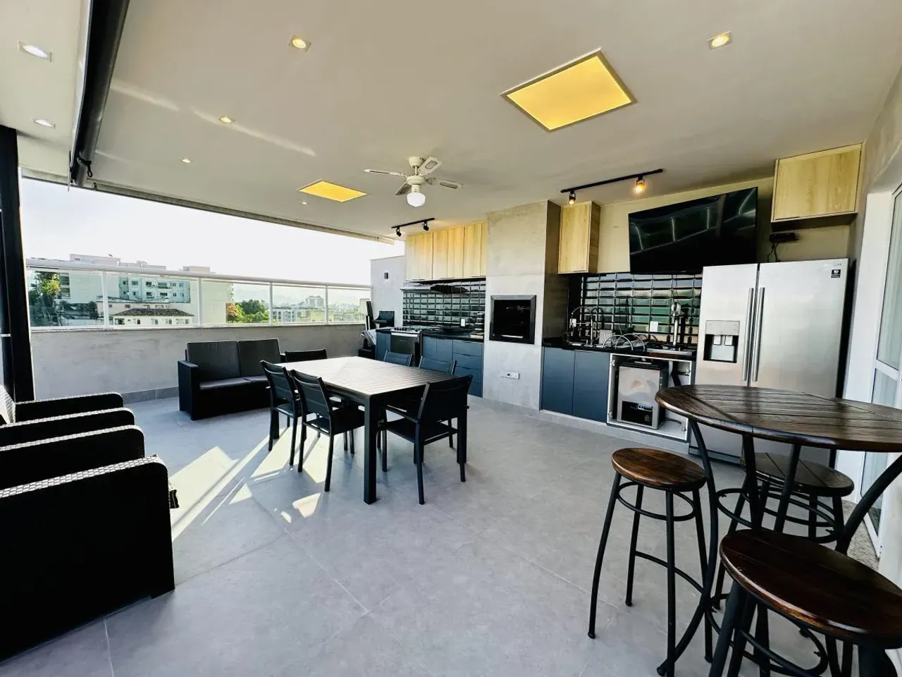 Furnished apartment, 198 m², with floor-to-ceiling windows — photo 8