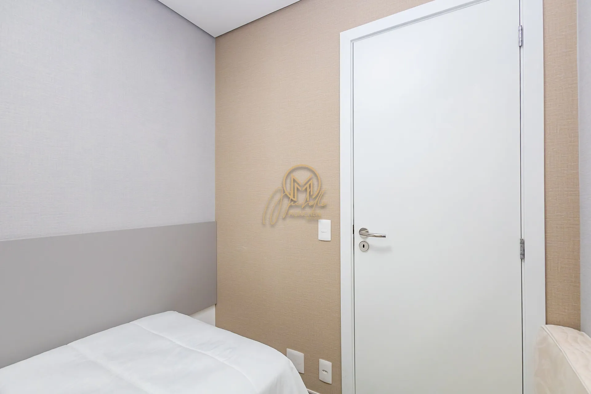 Furnished 462 m² apartment with 4 en-suite rooms — photo 14