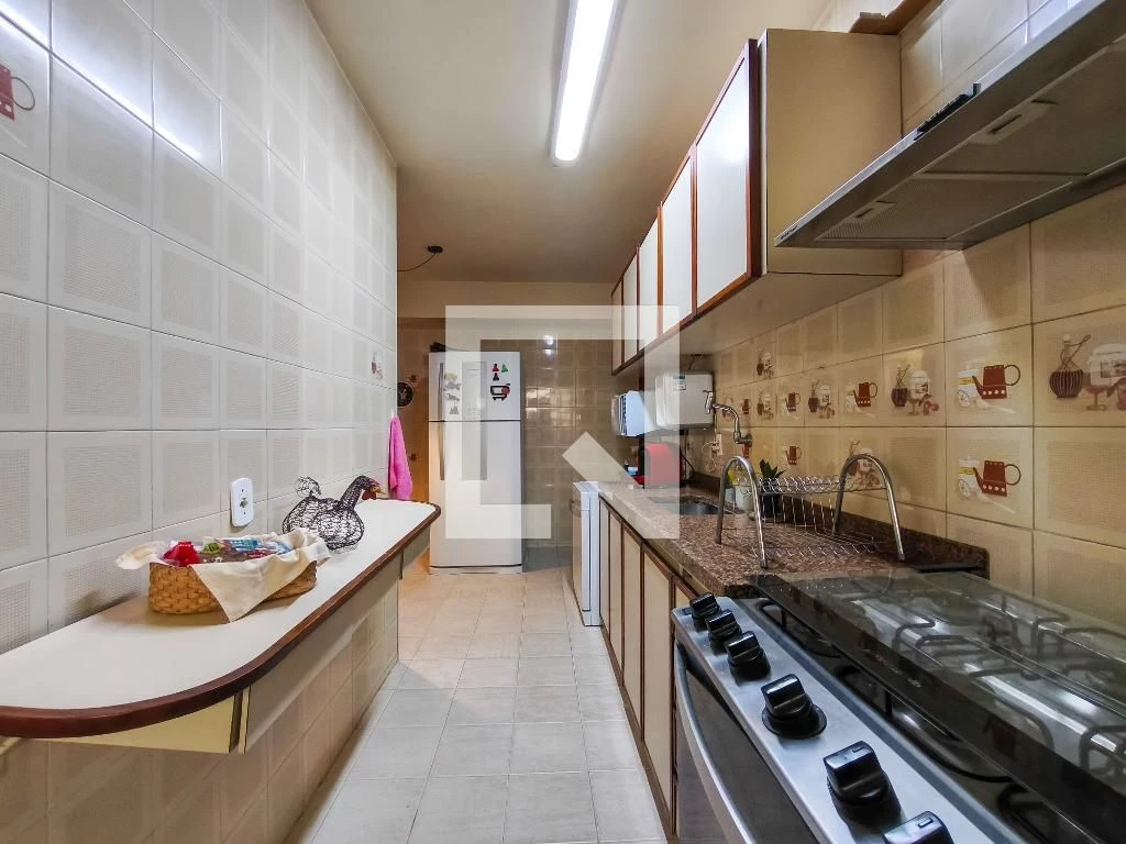 Furnished 4-bedroom apartment with balcony — photo 30