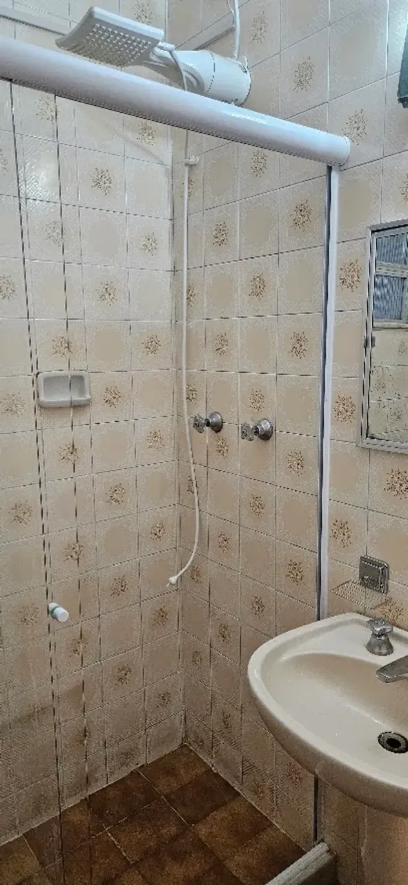 Apartamento com 1 quarto e banheiro com box de vidro — photo 7
