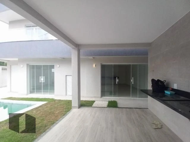 House with 4 bedrooms and 5 bathrooms, 2 parking spaces — photo 27