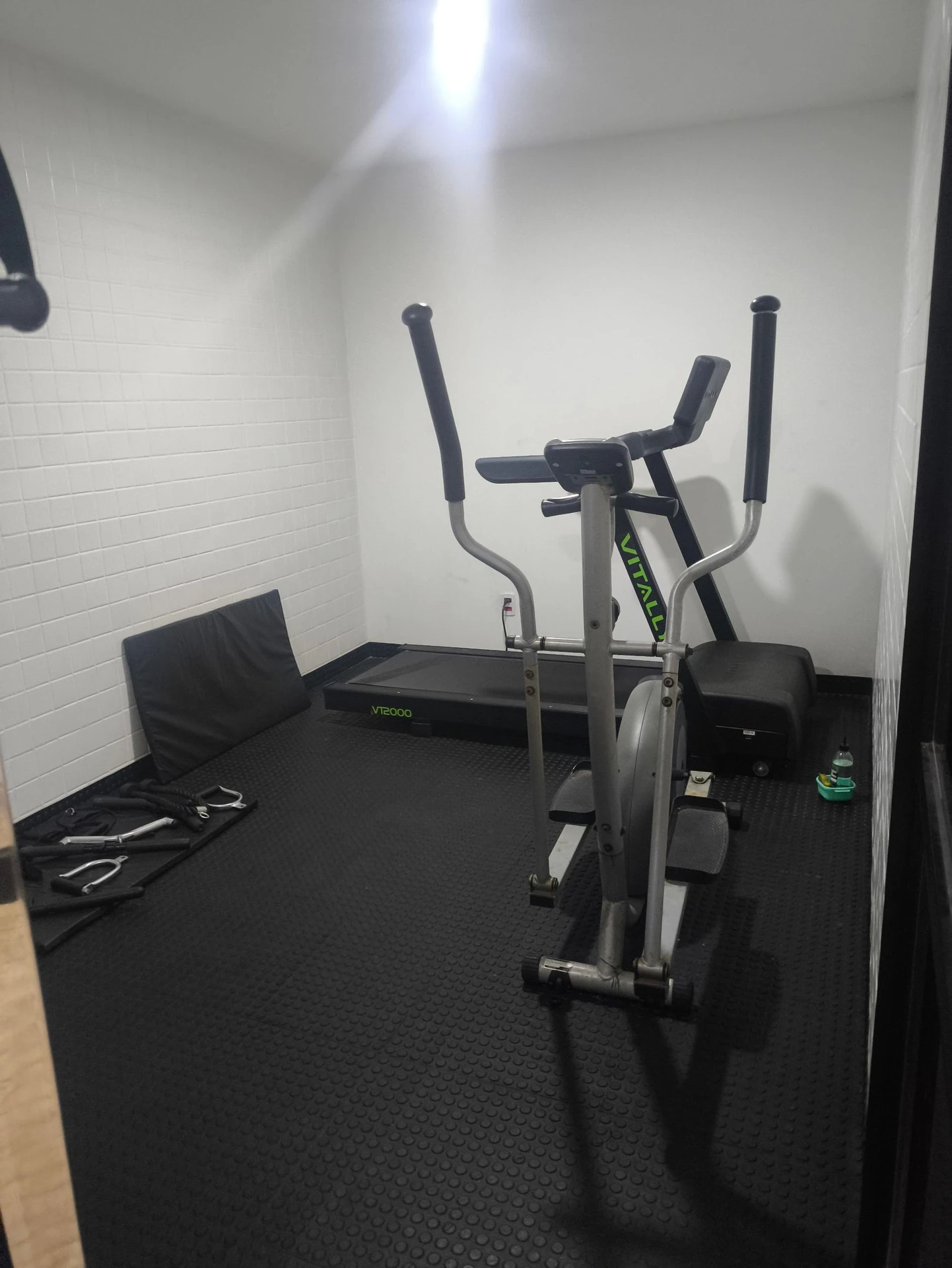 Apartamento mobiliado com 2 quartos e banheiro privativo — photo 22