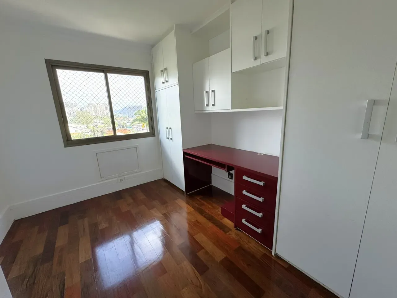 4-bedroom apartment in a building with a sauna — photo 8