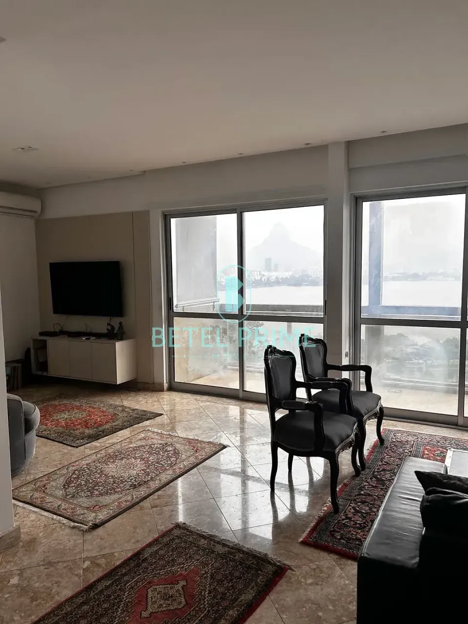 Unfurnished 3-bedroom rental apartment with a balcony — photo 5