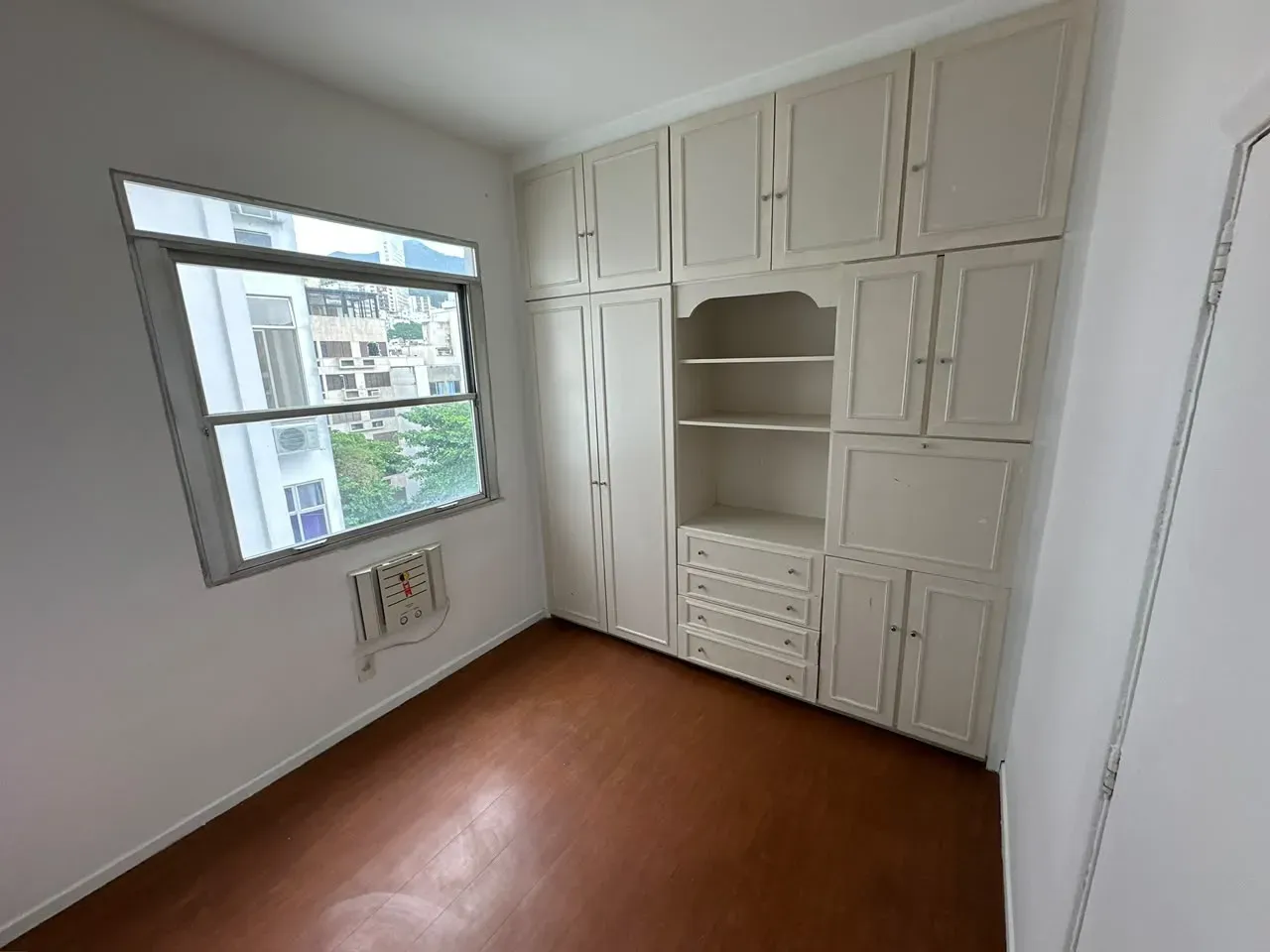 Wood or laminate floors in a 2-bedroom apartment, 72 m² — photo 7