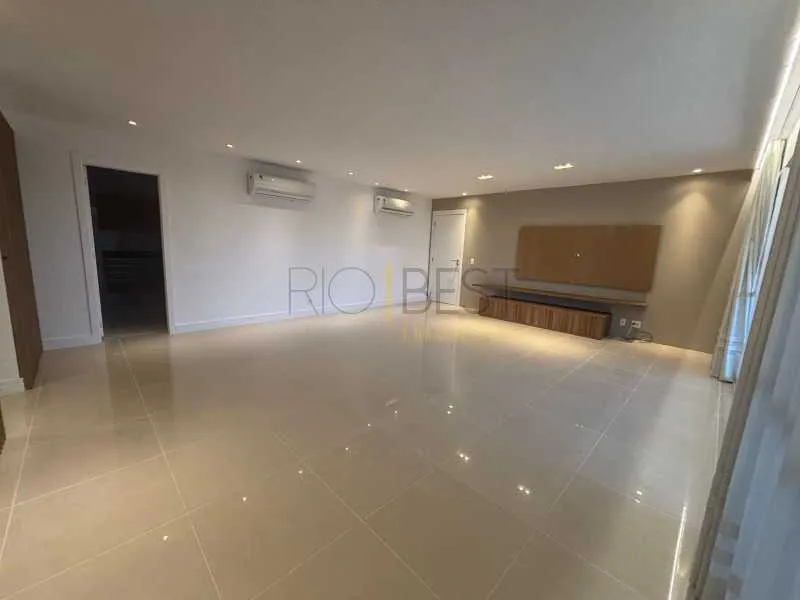 Apartment with 4 bedrooms, 5 bathrooms and a balcony — photo 6