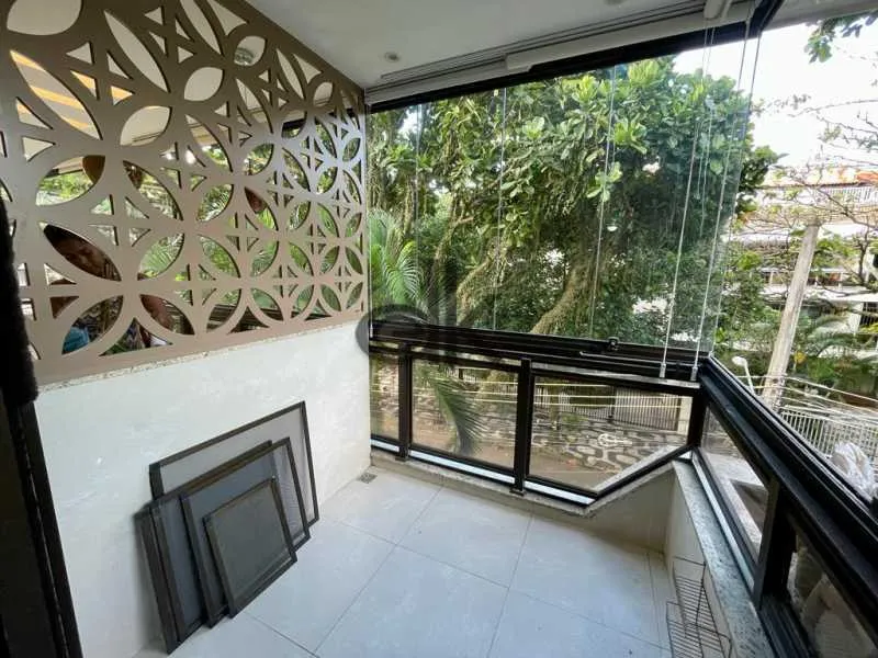 Furnished apartment, 98 m², with a glass-enclosed balcony — photo 2