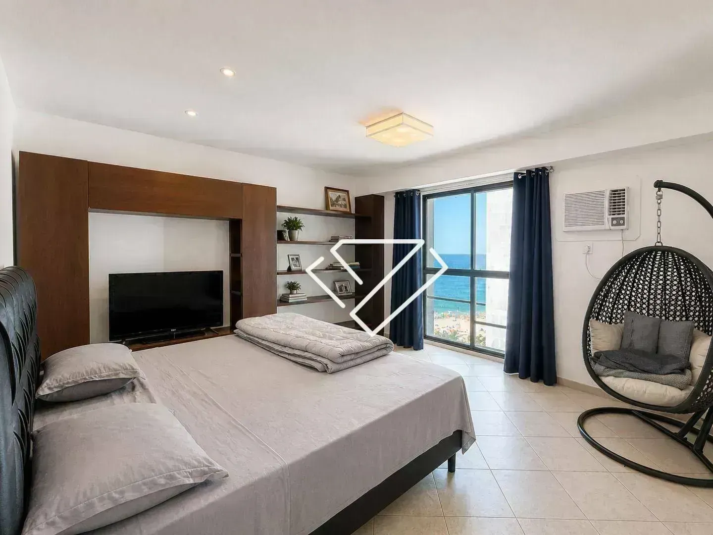 4-bedroom apartment with a separate kitchen and 250 m² — photo 21