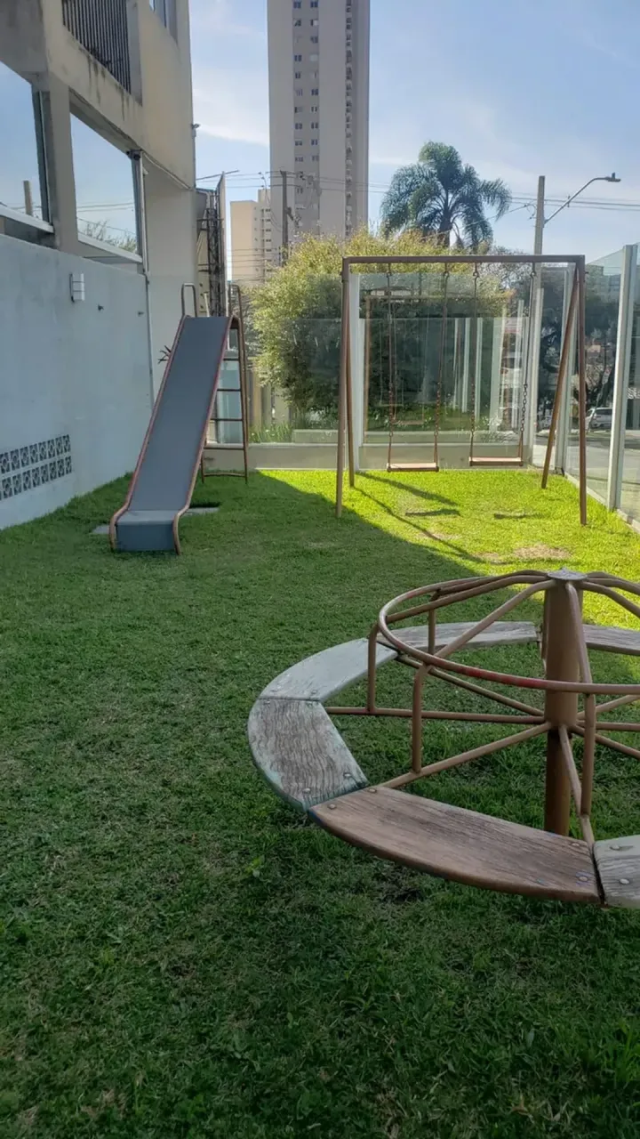Apartamento com 2 quartos e box de vidro no banheiro — photo 11