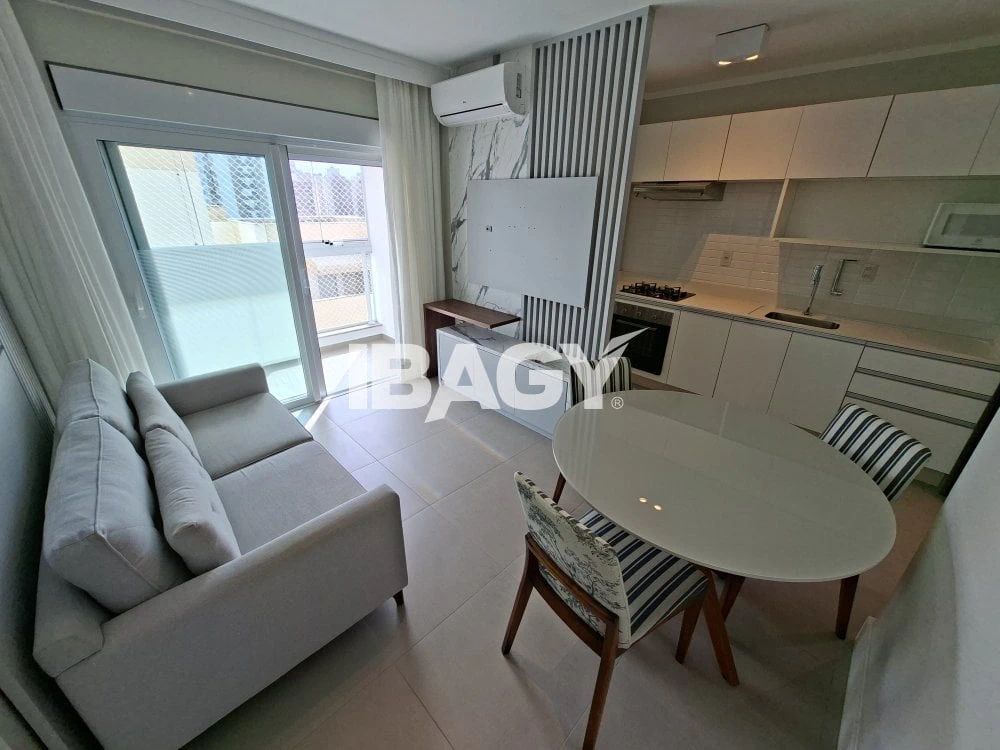 Apartamento de 1 dormitório com cozinha integrada e 2 vagas — photo 2
