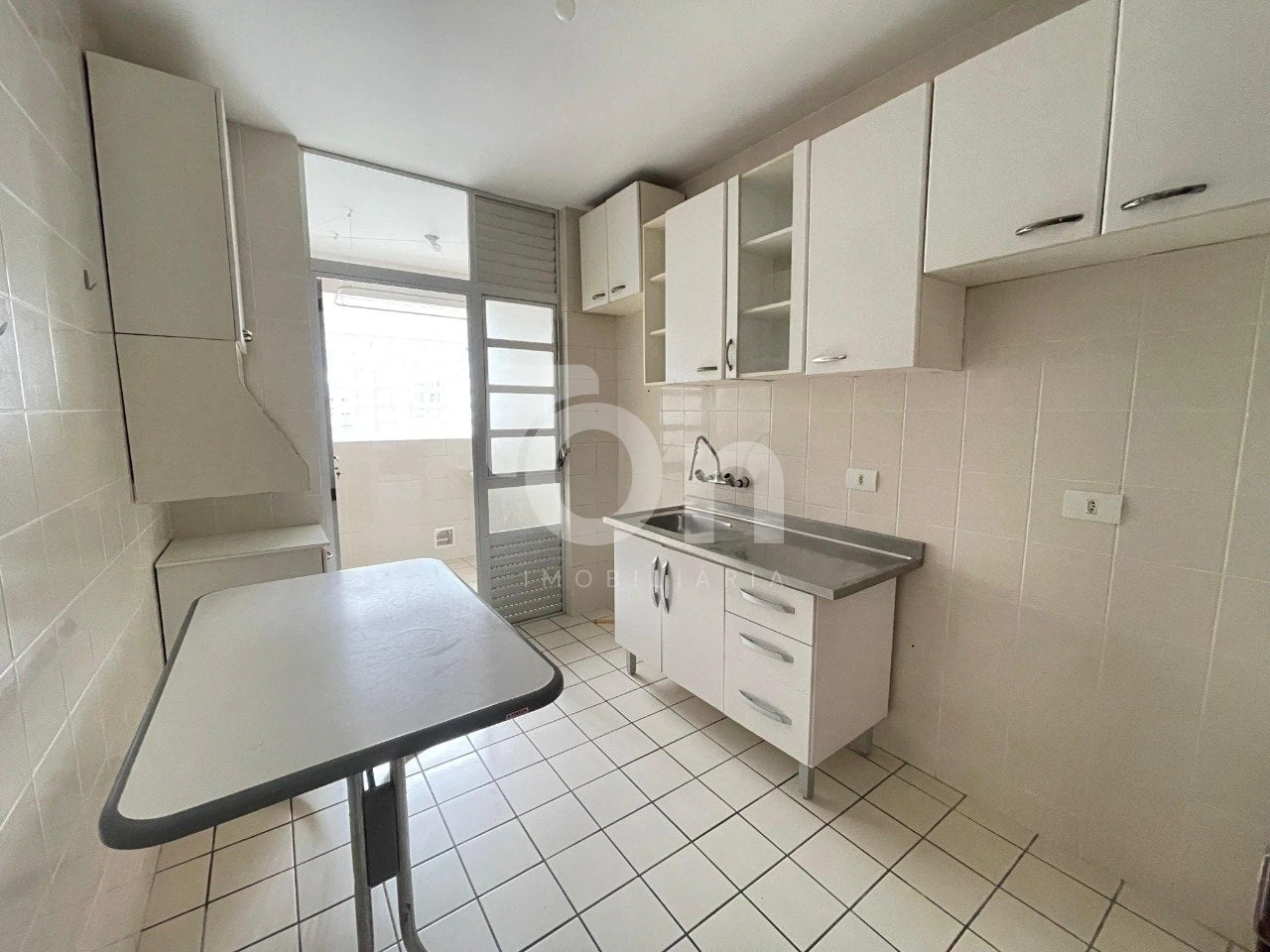 Apartment, 80 m², with wood or laminate floors — photo 2