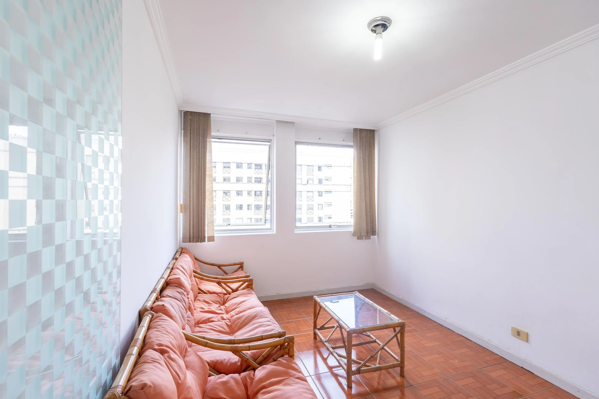 2-bedroom apartment with a washing machine in Curitiba — photo 32
