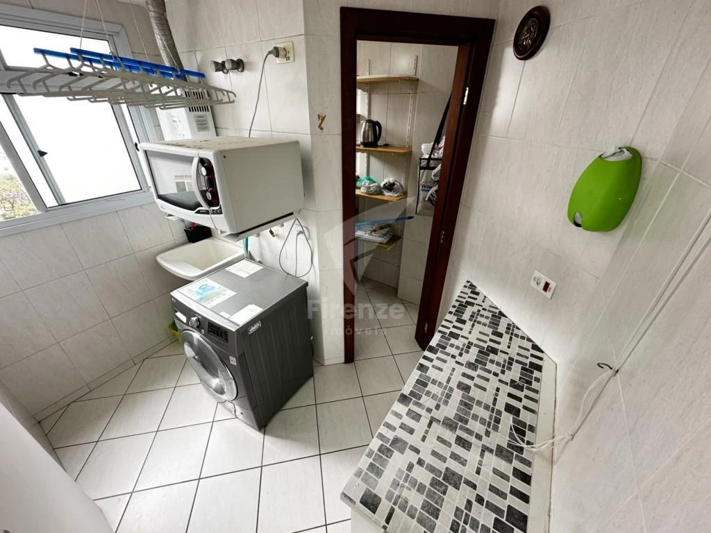 Glass-enclosed balcony in a 3-bedroom apartment, 113 m² — photo 18