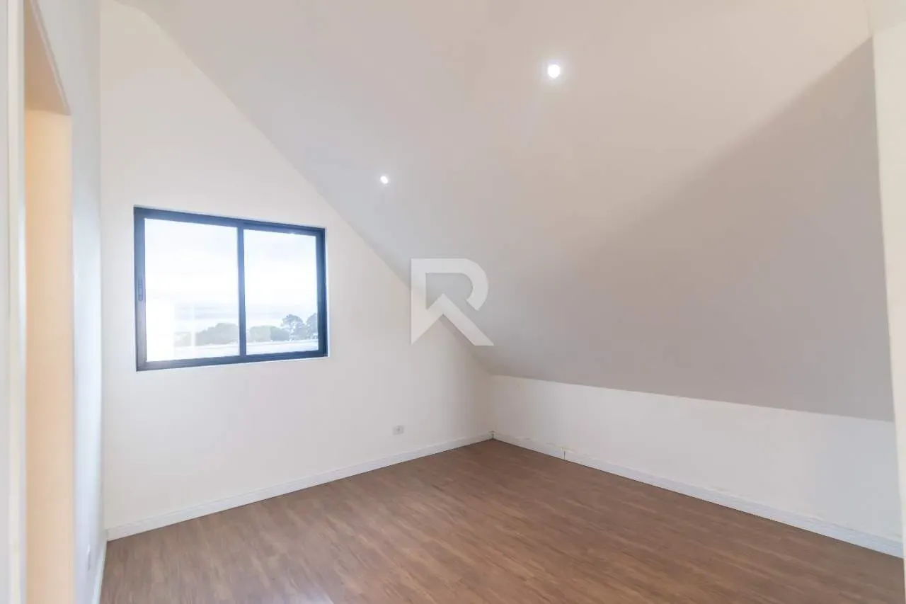 House with 5 bedrooms and 3 parking spaces — photo 31