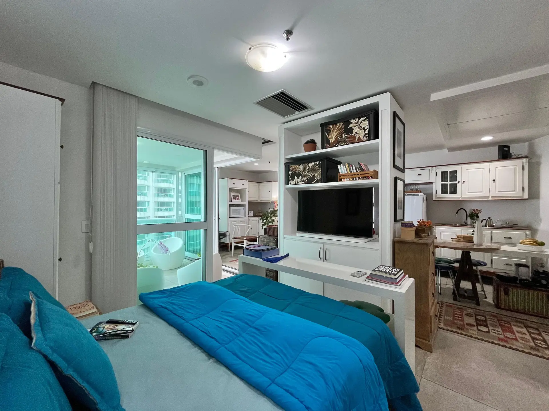 Furnished studio, 48 m², with a water view — photo 14