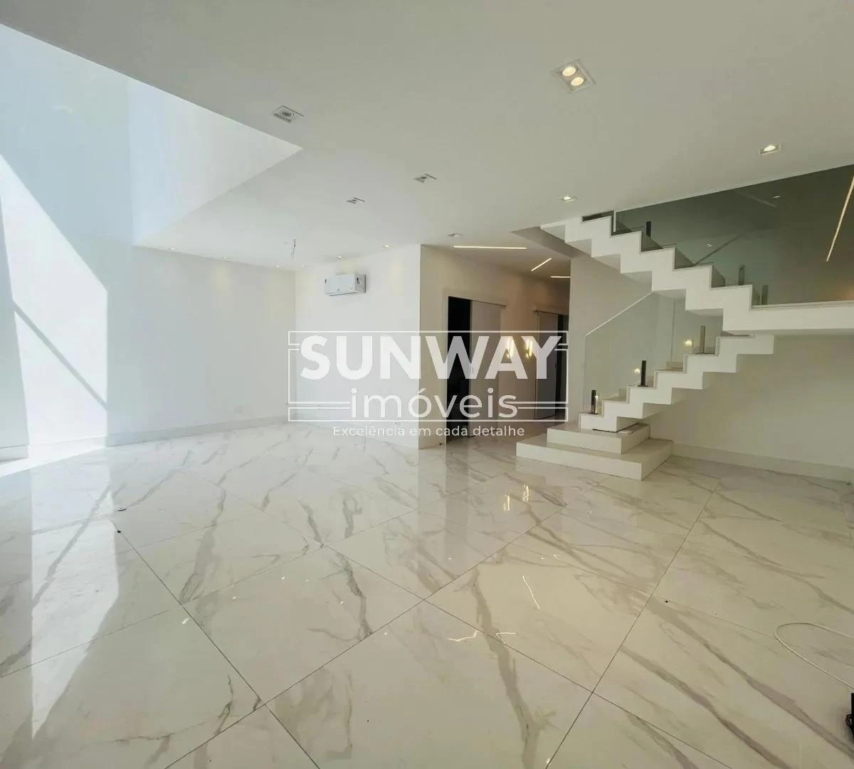 House, 350 m², with a grill on the balcony — photo 7