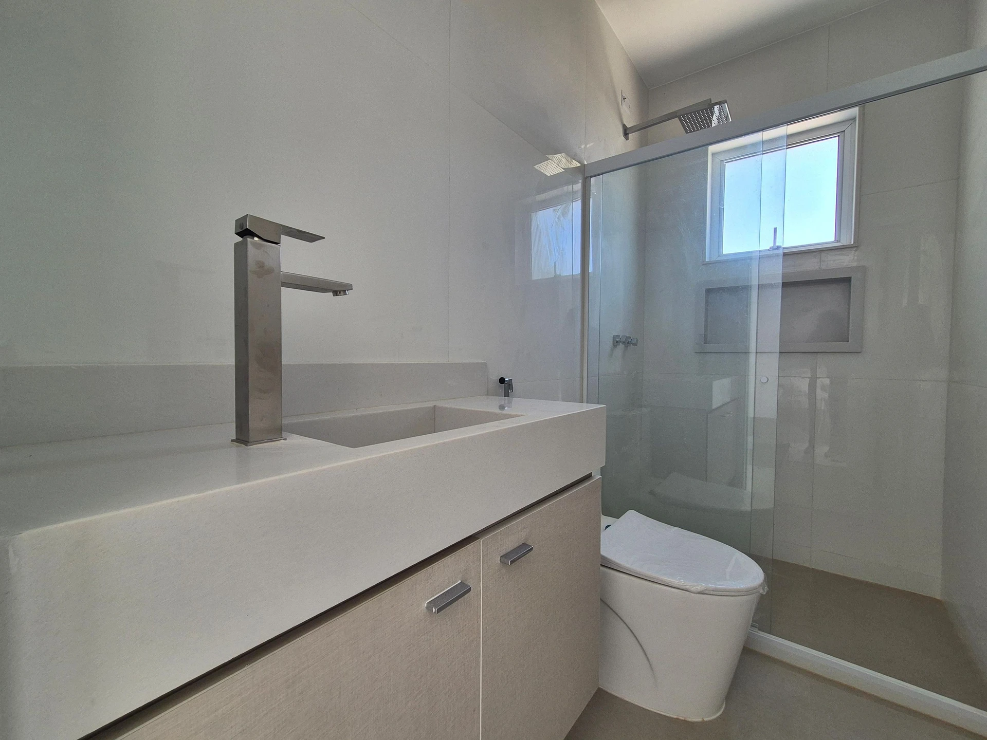 Ventanales de piso a techo y 5 dormitorios: casa de 403 m² — photo 35