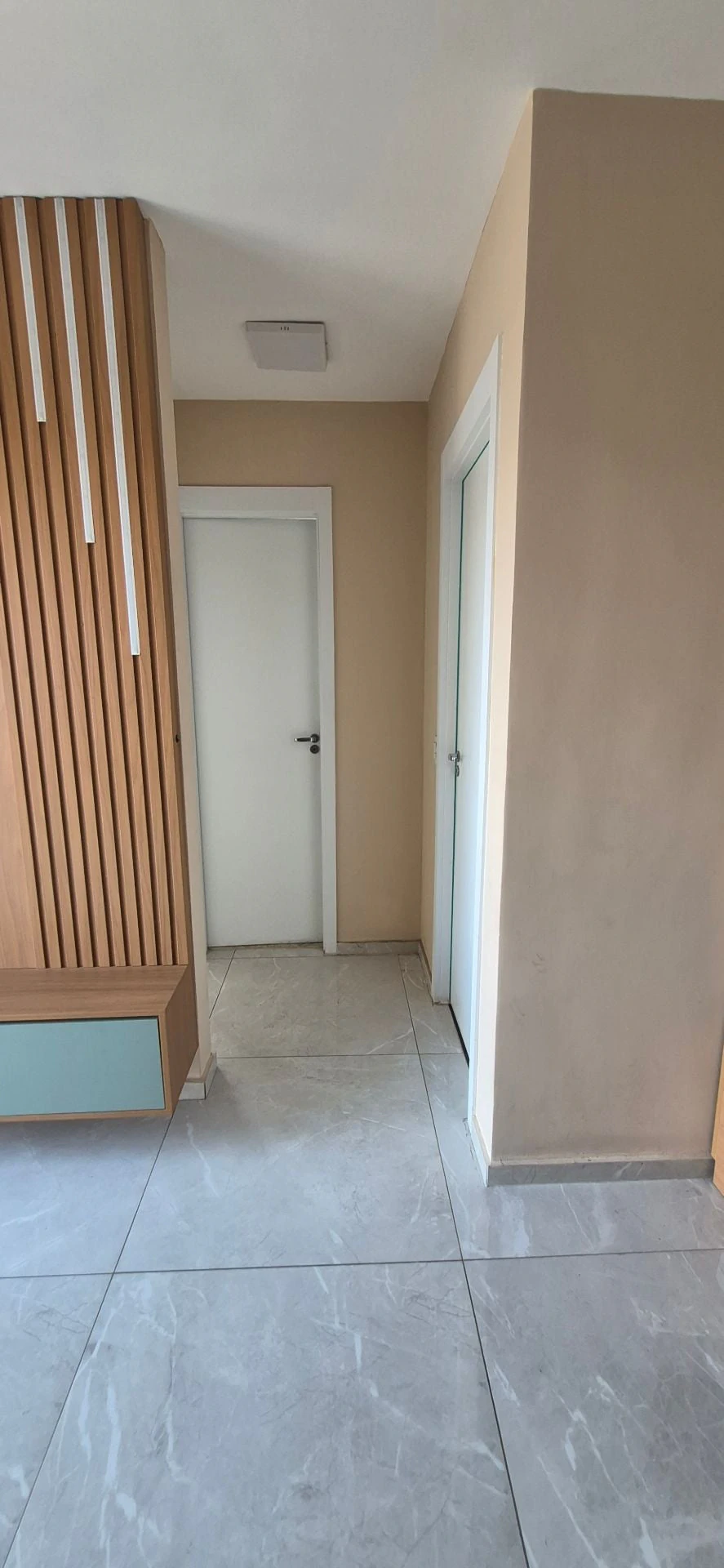 2-bedroom apartment in a building with a gym — photo 12