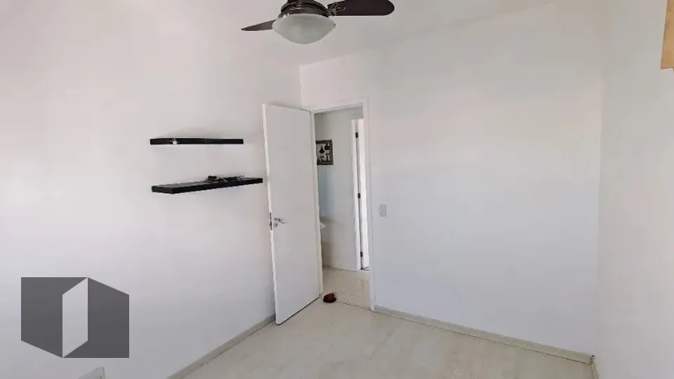 Furnished 3-bedroom apartment with glassed balcony — photo 15
