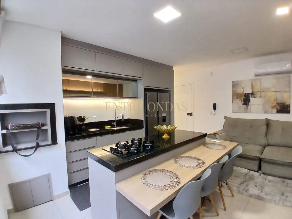 92 m² apartment with a home office and a walk-in closet — photo 6