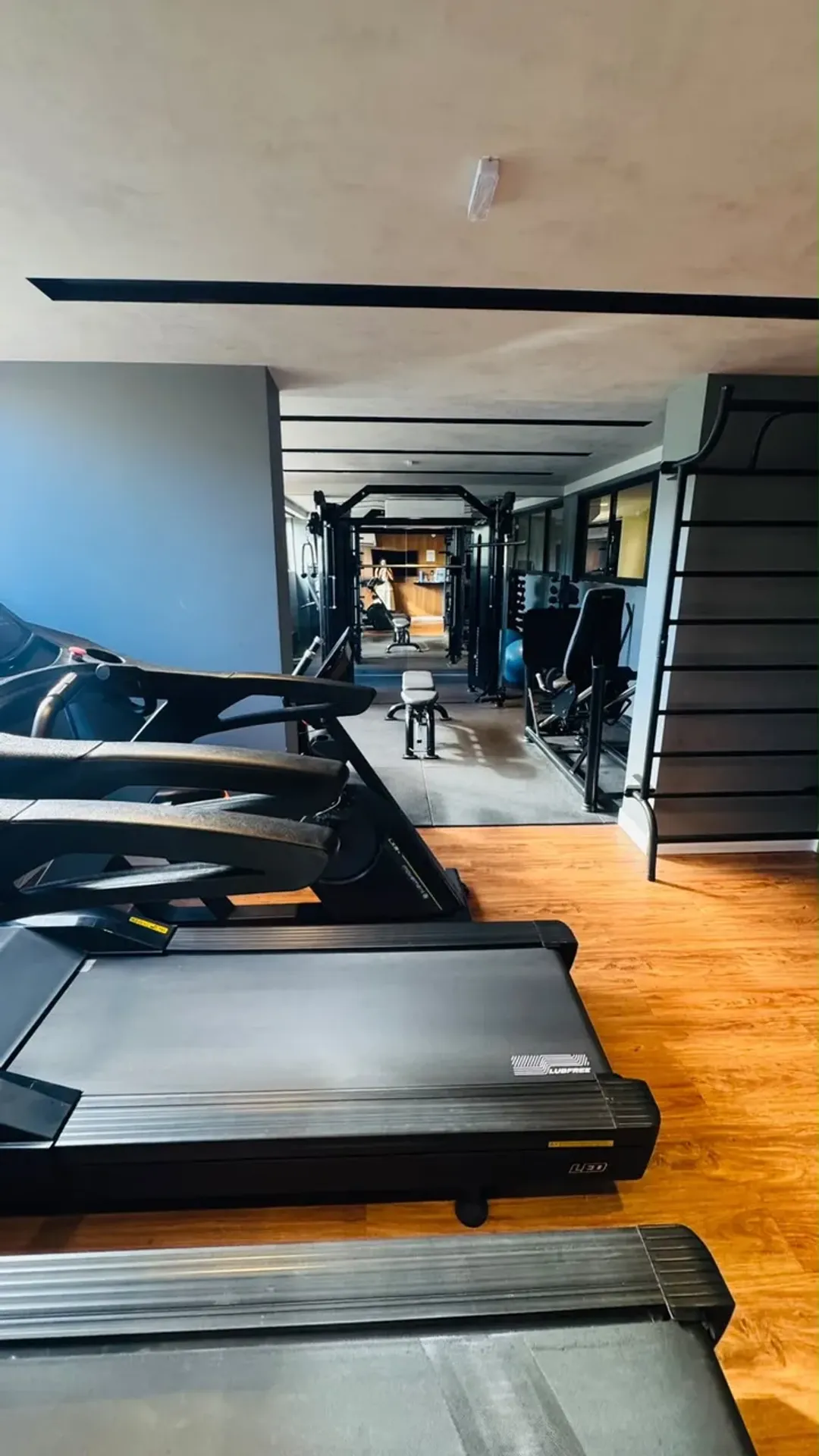 Apartment on the 7th floor with floor-to-ceiling windows — photo 23