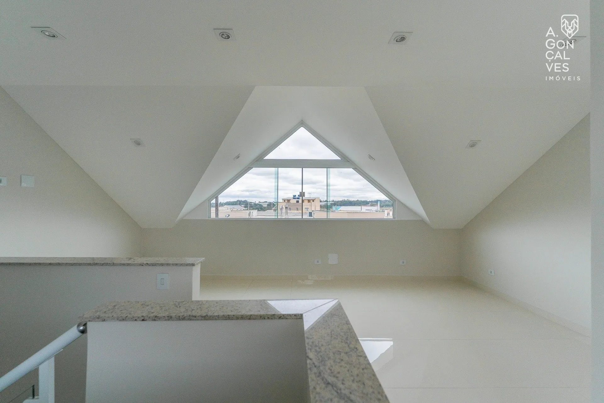 House with 3 bedrooms and an open-plan kitchen — photo 21