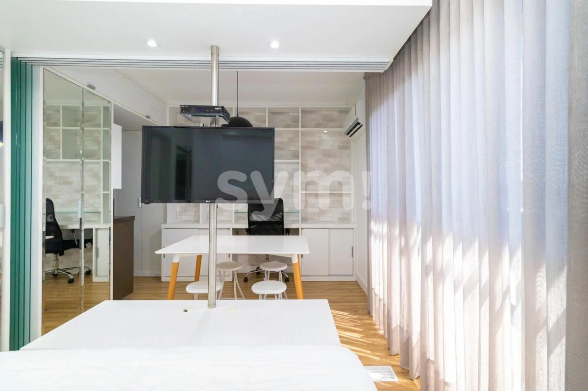 Furnished 1-bedroom apartment with balcony and 55 m² — photo 34