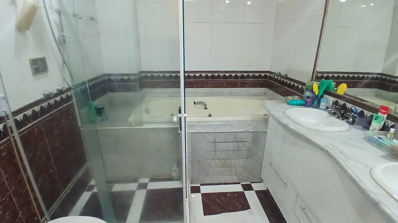 3-bedroom apartment with a bathtub in Rio de Janeiro — photo 39