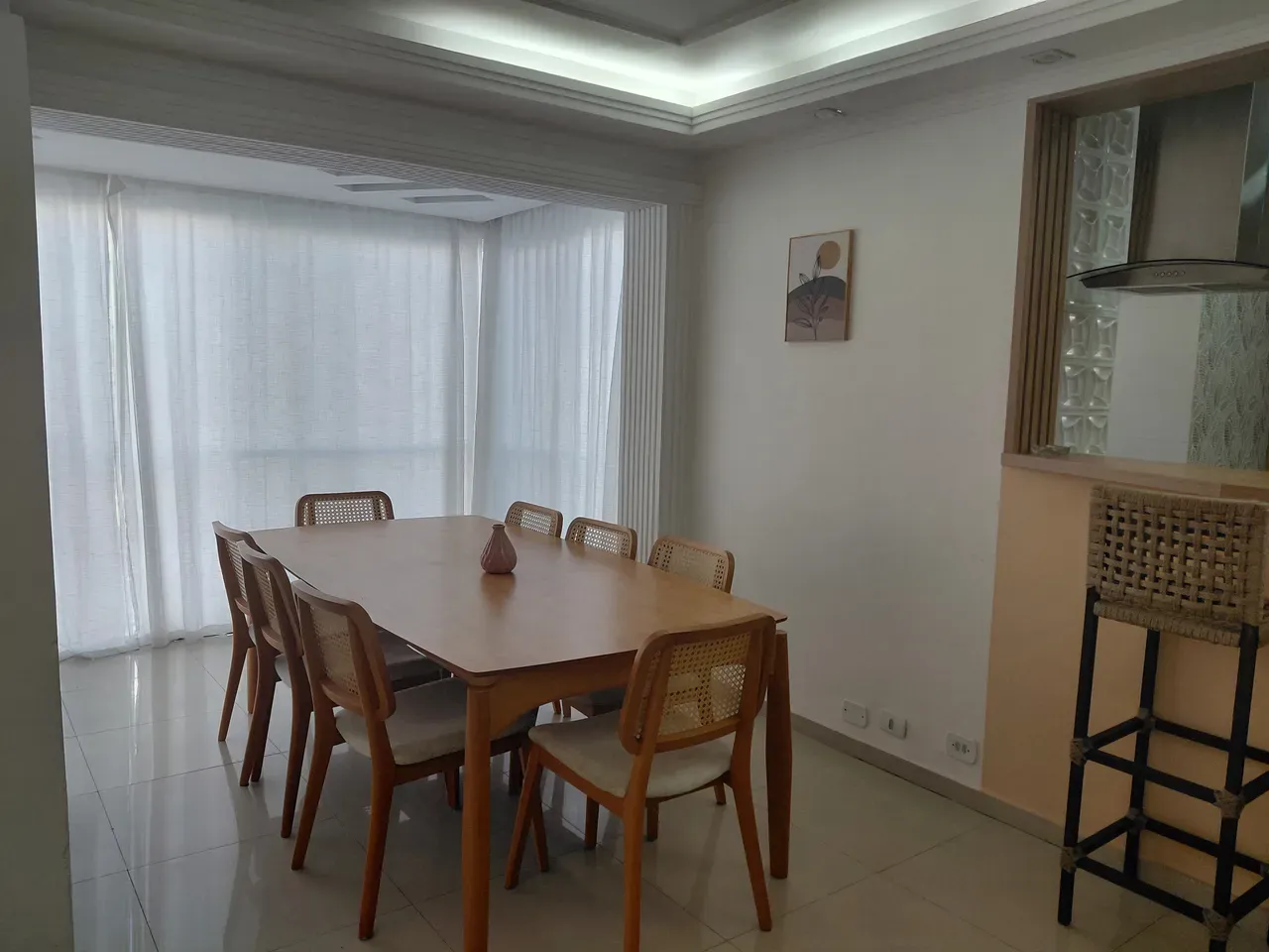 Furnished 3-bedroom apartment with glass balcony — photo 6