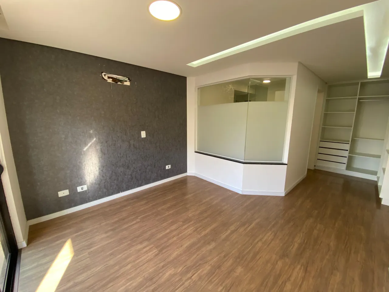 House with 5 bedrooms and 5 bathrooms across 314 m² — photo 3