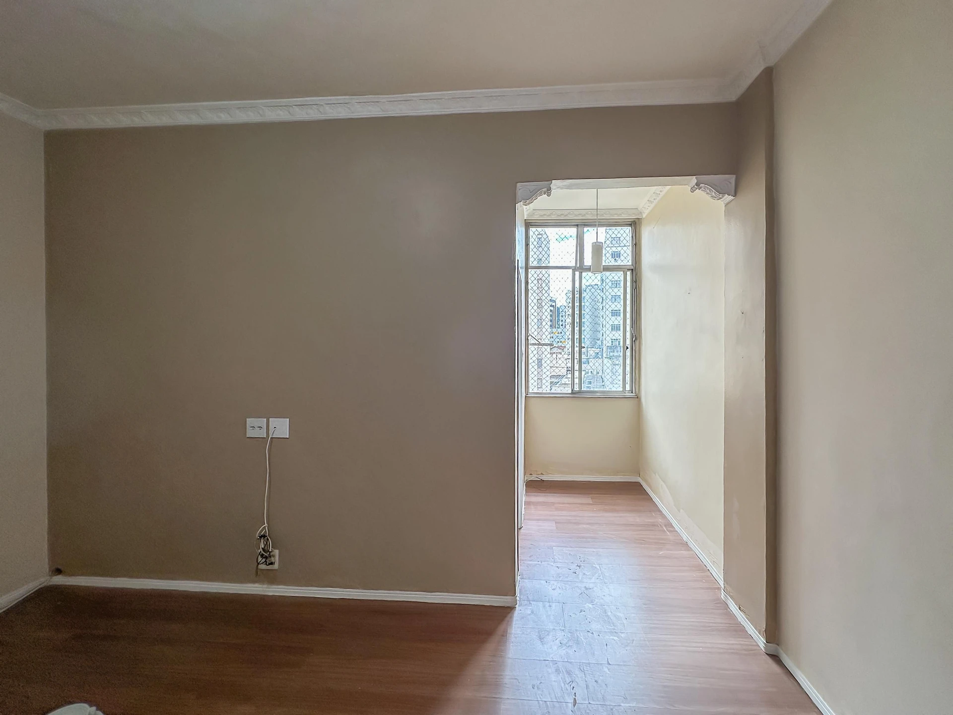 Wood or laminate floors in a one-bedroom apartment, 62 m² — photo 16