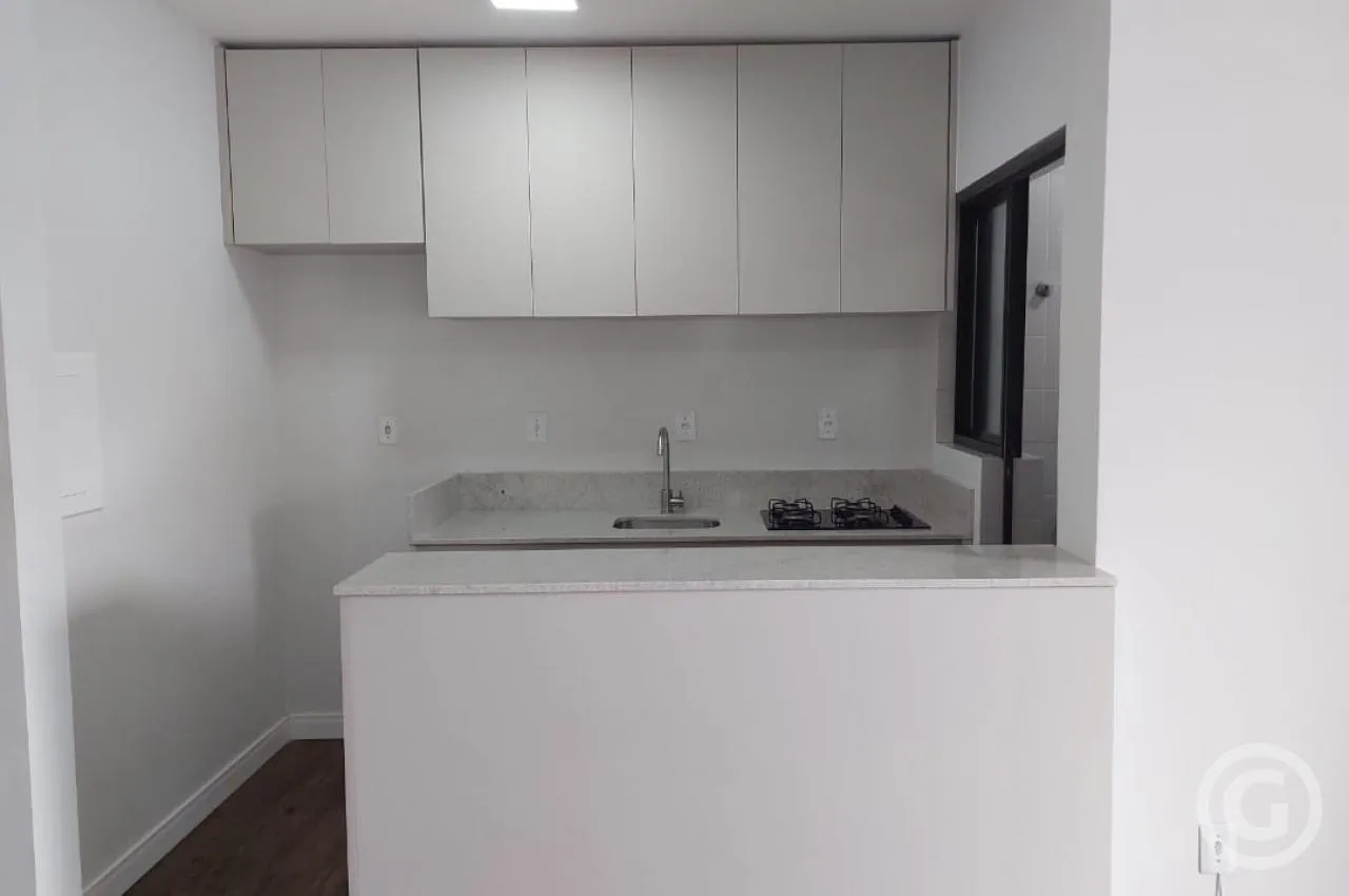 2-bedroom apartment with a glass-enclosed balcony — photo 3