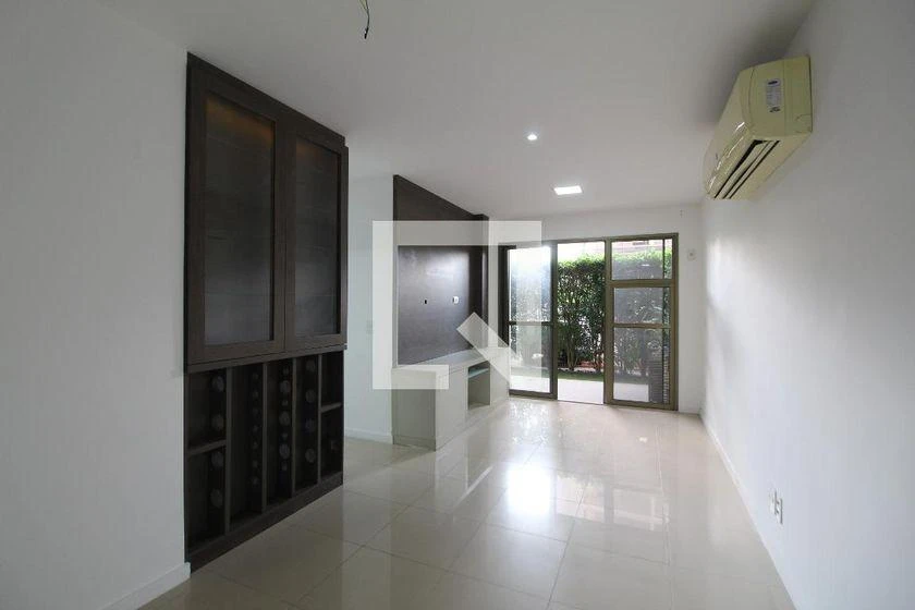 3-bedroom apartment in a building with a gym — photo 6