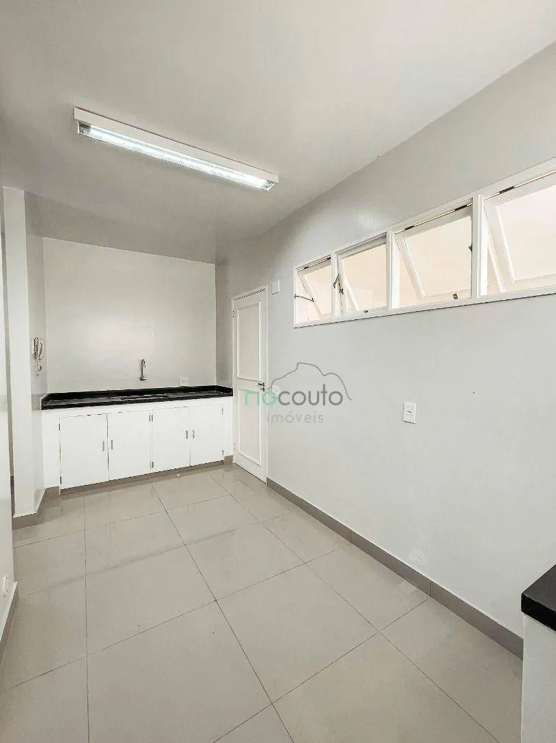 Unfurnished apartment with 4 bedrooms and 377 m² — photo 39