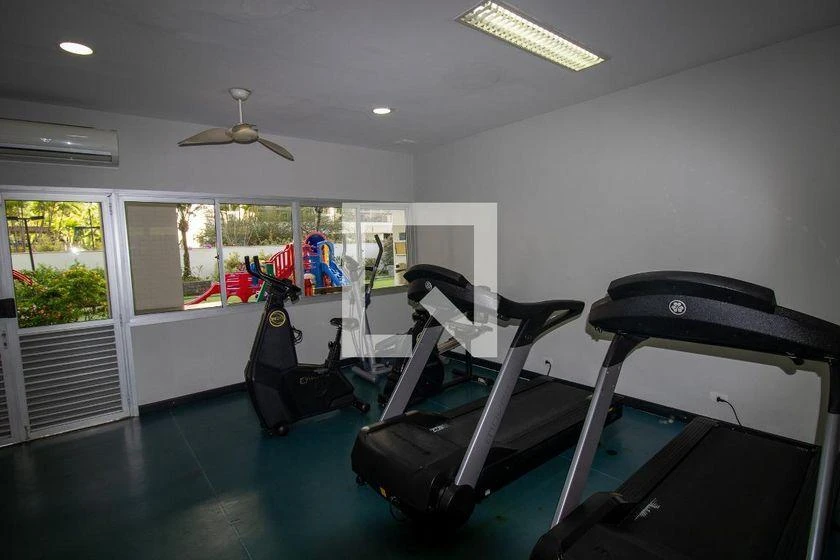2-bedroom apartment in a building with a gym — photo 35