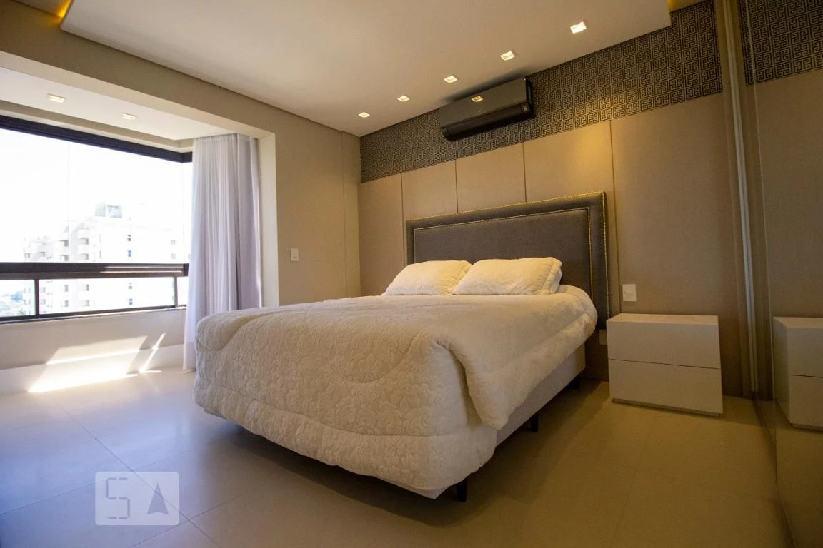 Apartamento de 4 quartos com janelas do piso ao teto, Centro — photo 26