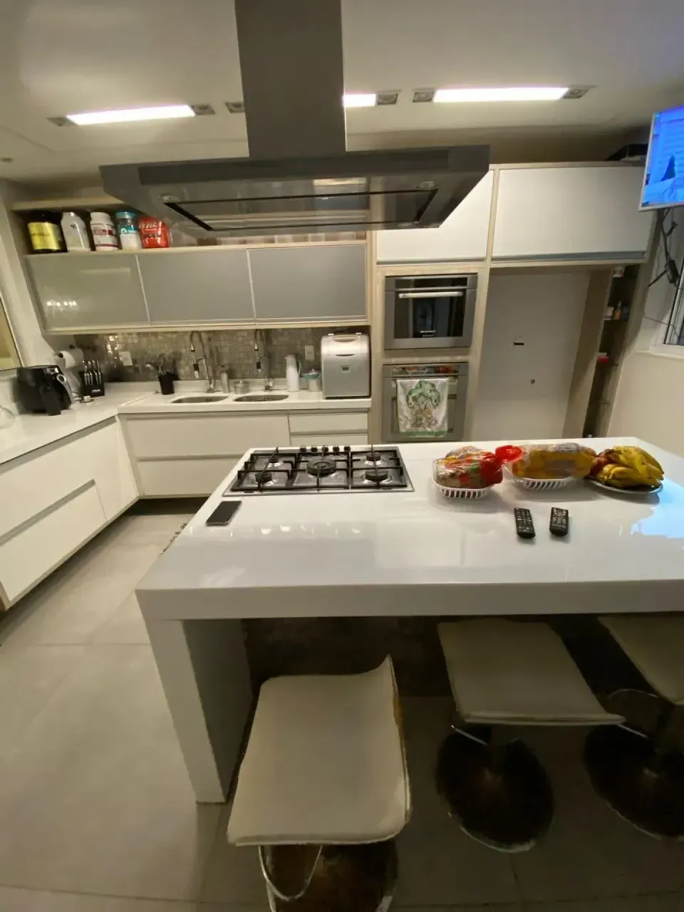Furnished house with open-plan gas kitchen — photo 10