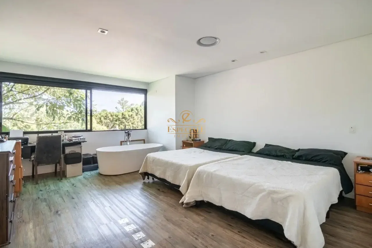 Furnished contemporary house with 3 bedrooms and 540 m² — photo 6