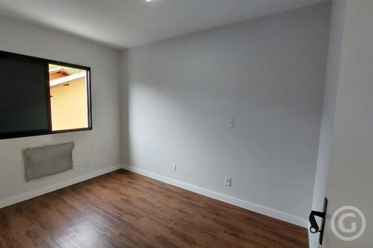 2-bedroom apartment with a glass-enclosed balcony — photo 10