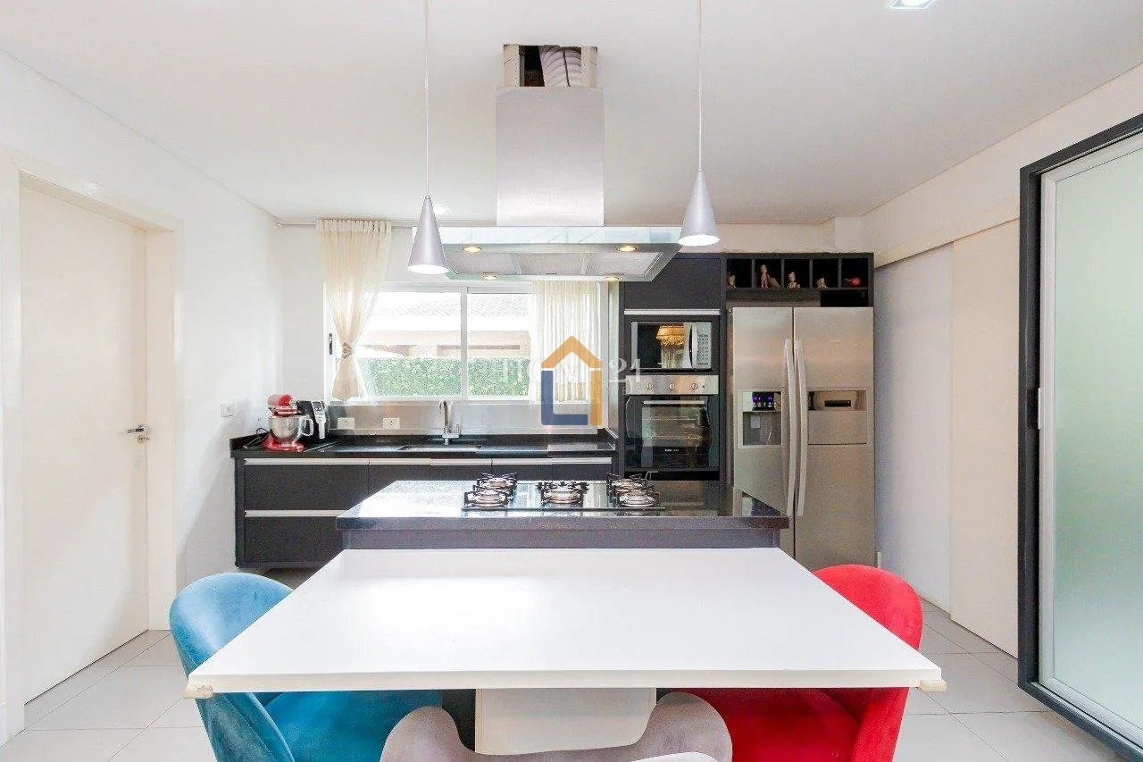 Furnished 470 m² house with 4 bedrooms and private garden — photo 30
