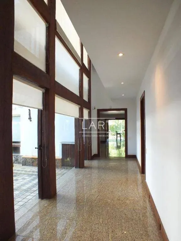 House with 4 bedrooms and 5 bathrooms, 962 m² and 2 parking — photo 17