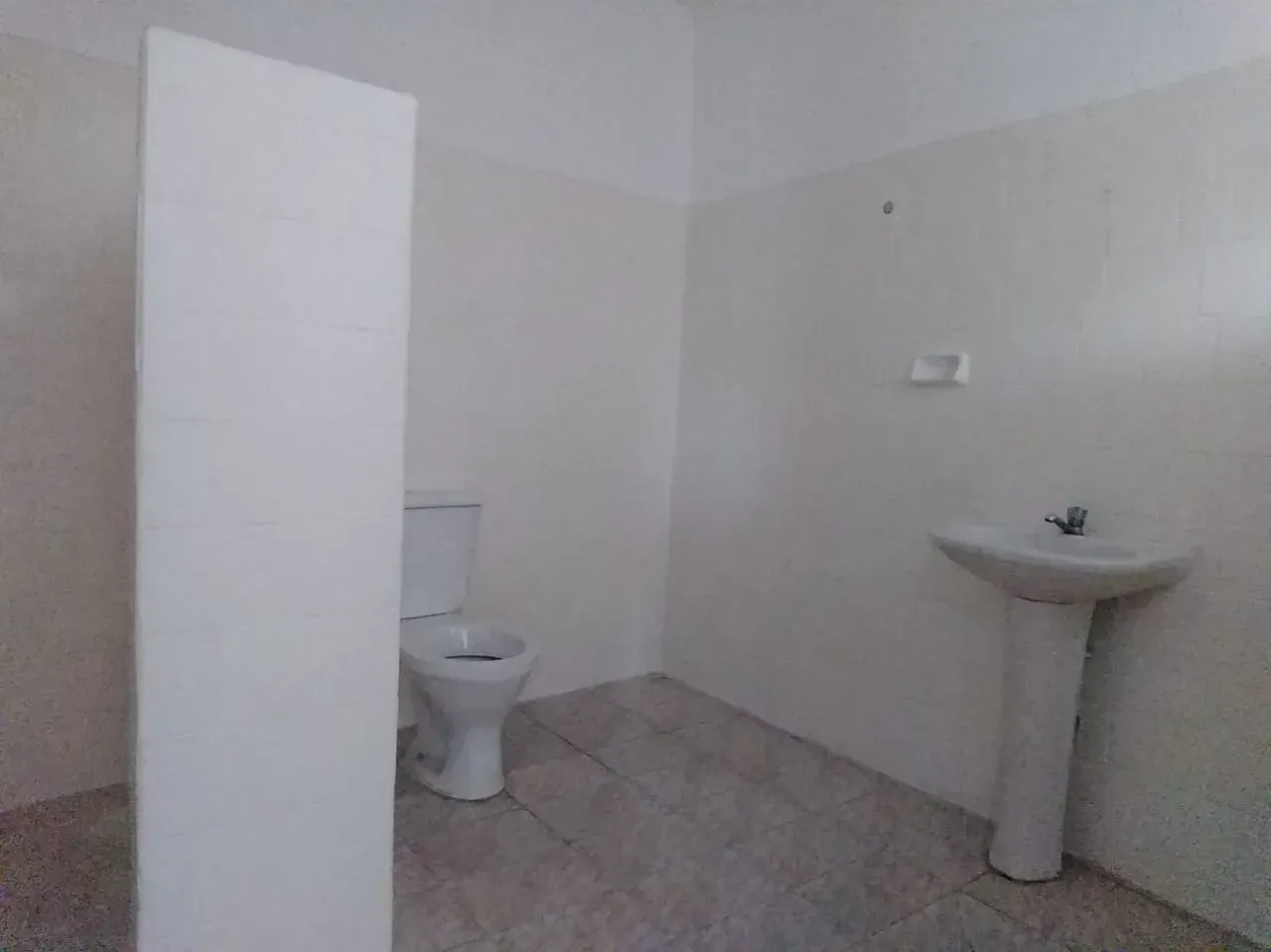 Casa sem mobília com 4 quartos e 1 banheiro — photo 7