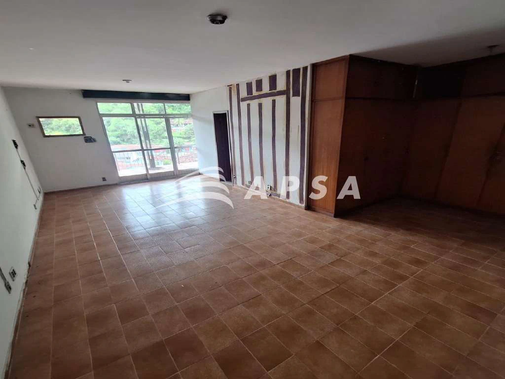 Casa sem mobília com 5 quartos e 625 m² construída — photo 16